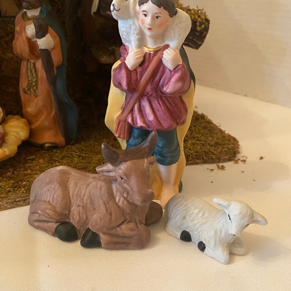 Vintage Holiday Time 12 pieces basic nativity set hand painted porcelain w/ box - Picture 7 of 10